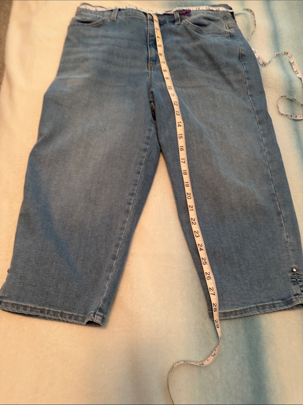 Gloria Vanderbilt Medium Blue Cropped Denim Jeans
